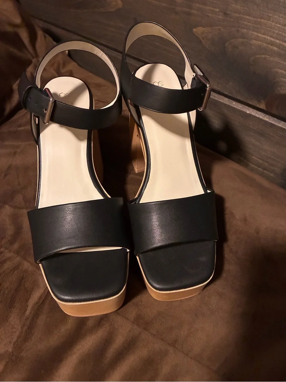 Oasis Society stylish black